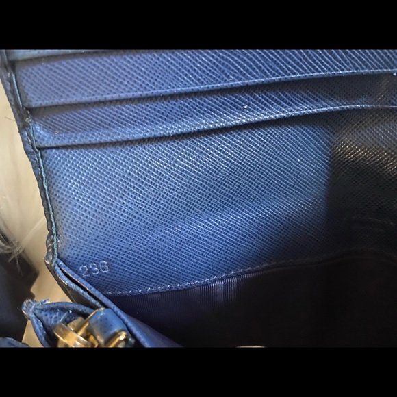 Prada Saffiano Wallet w/Removable badge holder - Picture 6 of 8